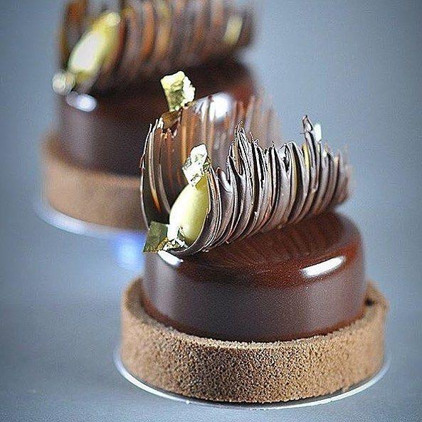 Golden Caramel Treasure Chest Pastry